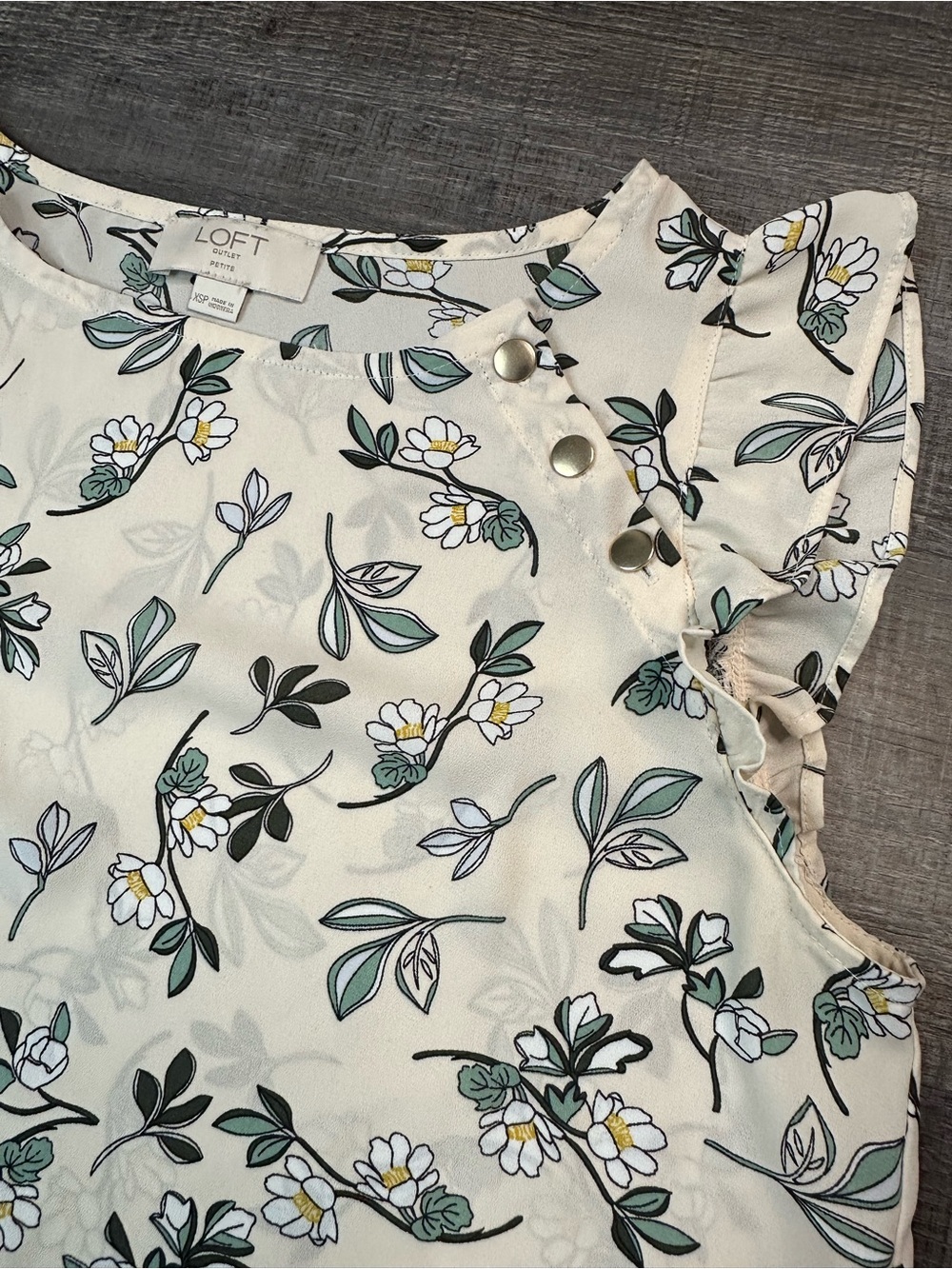 LOFT Cream Floral Ruffle Sleeve Top with Snap Buttons Petite XS